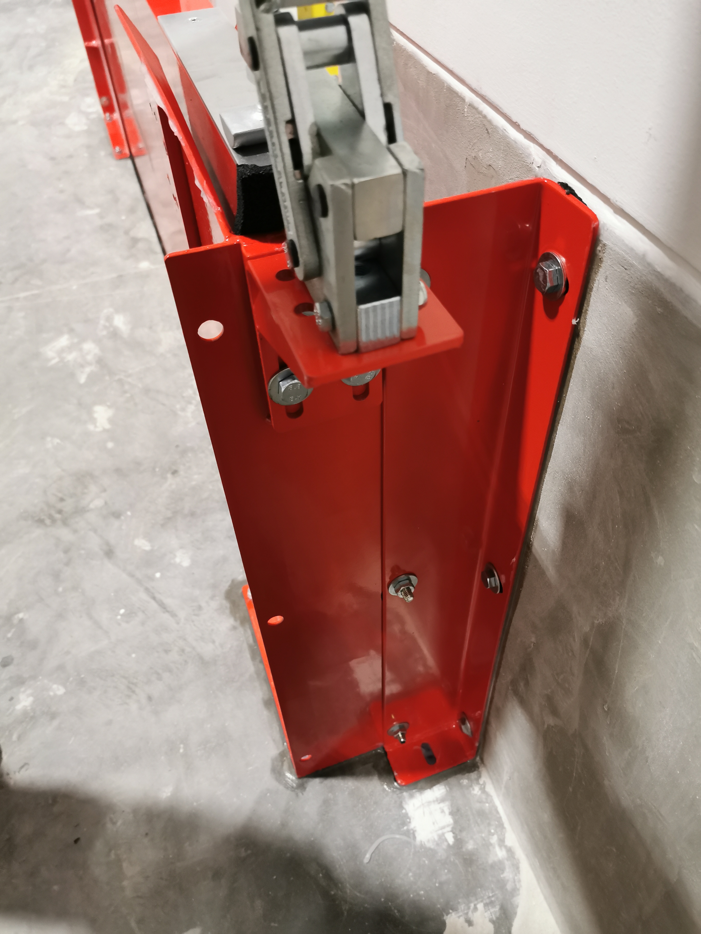 Manual Doorway Spill Barrier BL/BED - Receiver Manual Doorway Spill Barrier BL/BED - Receiver